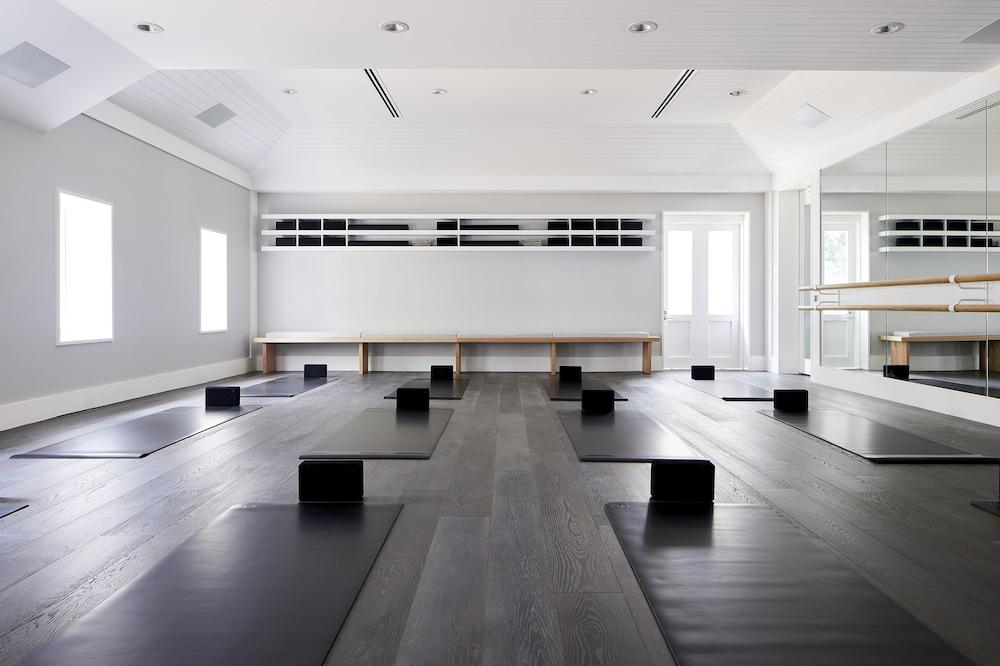 Hotel Realm Κανμπέρα Εξωτερικό φωτογραφία The interior of the ballet studio