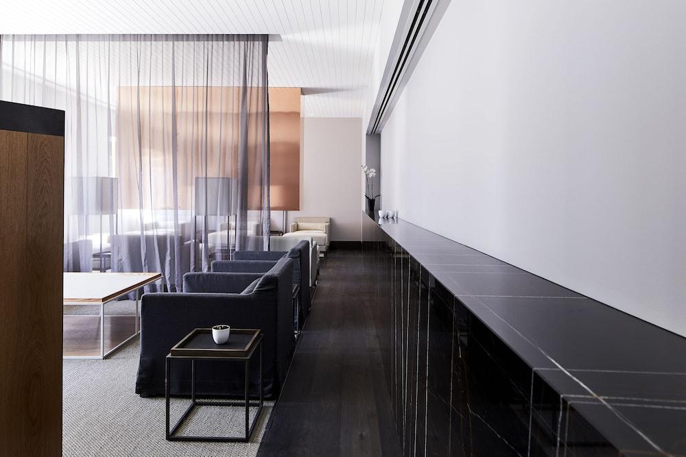 Hotel Realm Κανμπέρα Εξωτερικό φωτογραφία The interior of the lounge