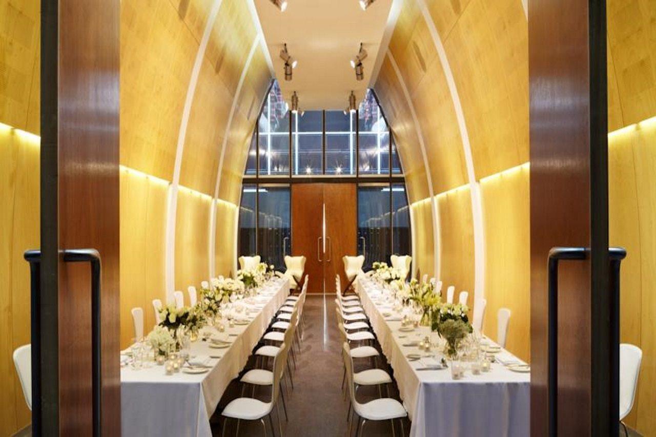 Hotel Realm Κανμπέρα Εξωτερικό φωτογραφία The Long Room