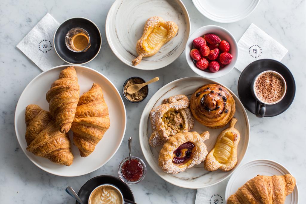 Hotel Realm Κανμπέρα Εξωτερικό φωτογραφία Croissants and other pastries