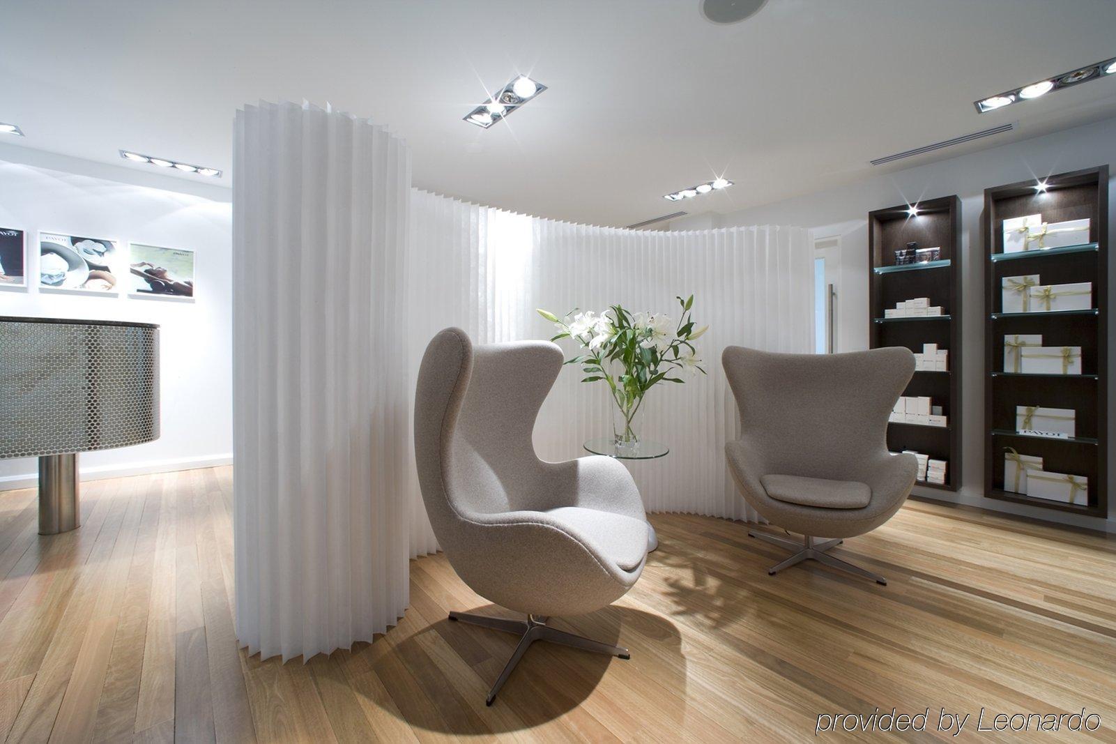 Hotel Realm Κανμπέρα Εξωτερικό φωτογραφία Interior of the clinic