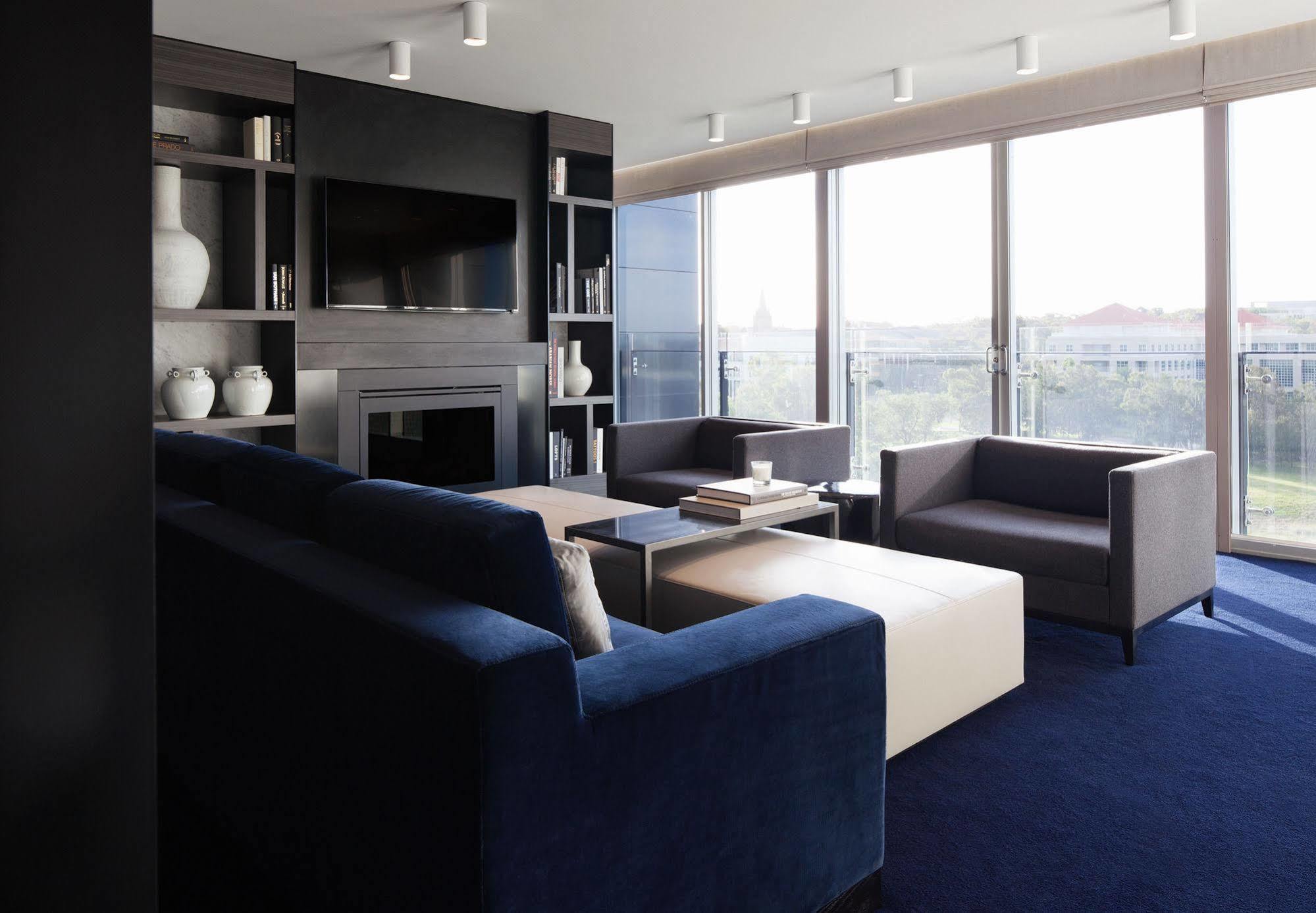 Hotel Realm Κανμπέρα Εξωτερικό φωτογραφία The interior of the 2010 presidential suite
