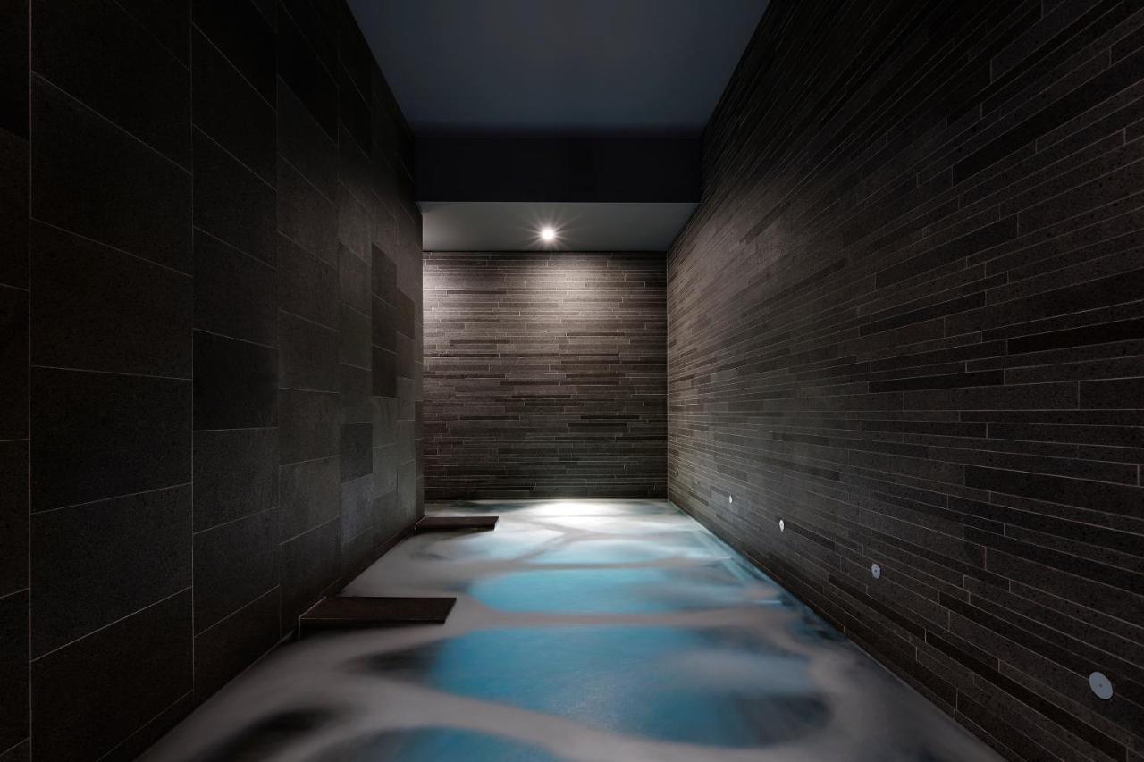 Hotel Realm Κανμπέρα Εξωτερικό φωτογραφία A modern onsen in Tokyo